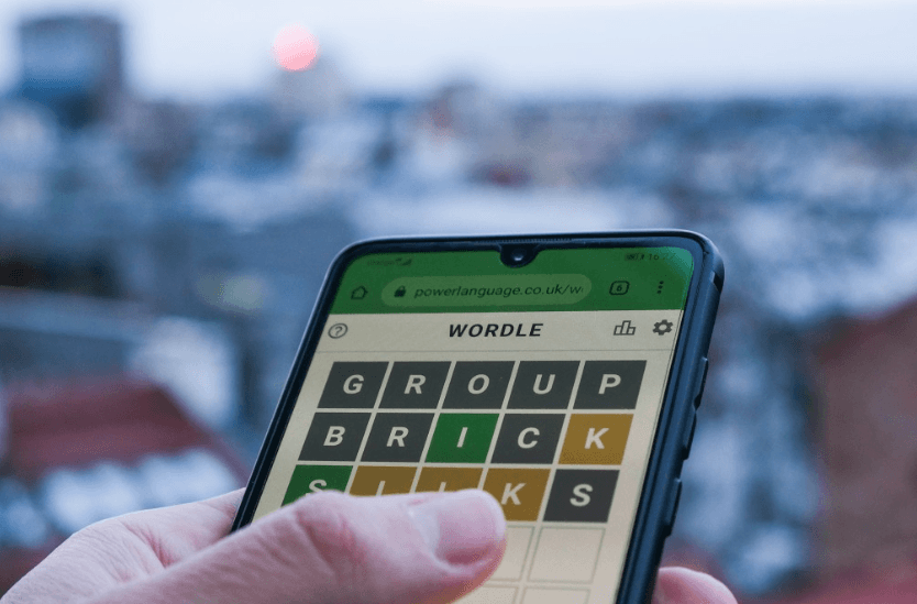 How city readers judge gaming websites on a phone